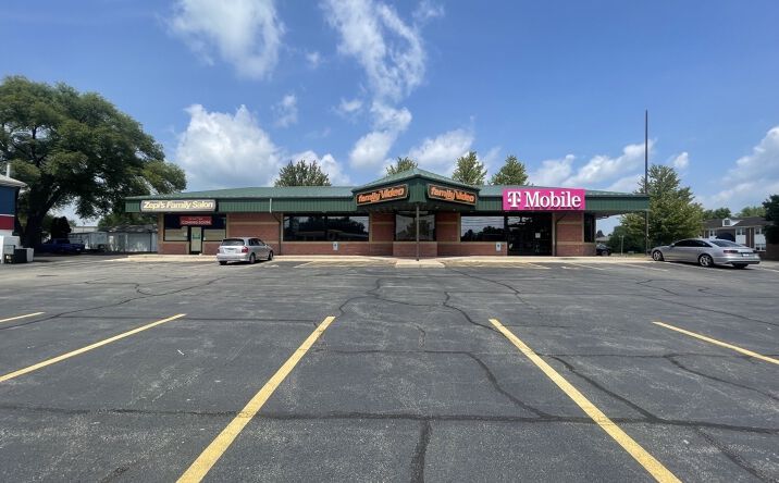Pictures of Retail property located at 497 IL-38, Rochelle, IL 61068 for lease - image #1