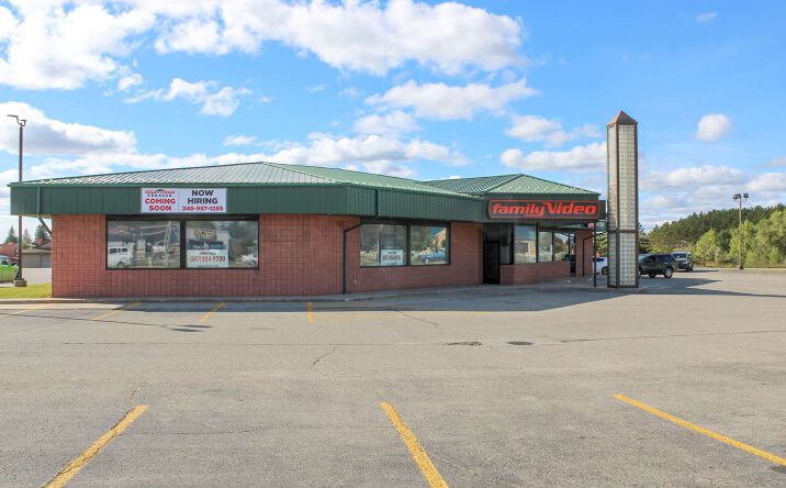 Pictures of Retail property located at 916 US-31, Traverse City, MI 49685 for lease - image #1