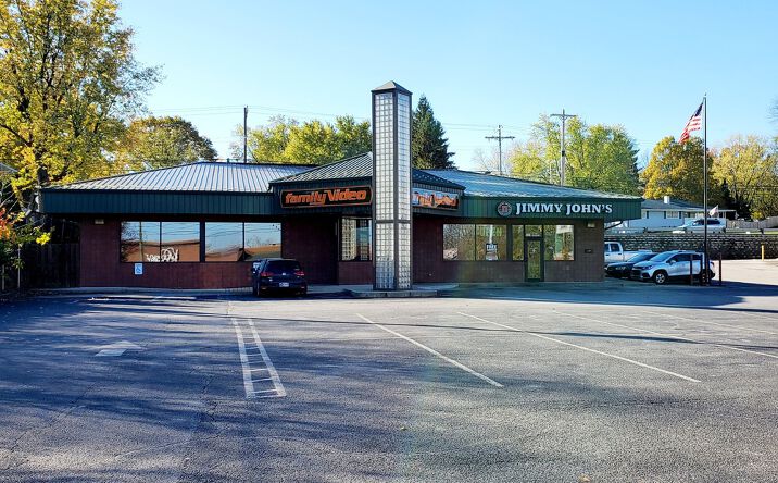 Pictures of Retail property located at 820 Indianapolis Rd, Greencastle, IN 46135 for lease - image #1