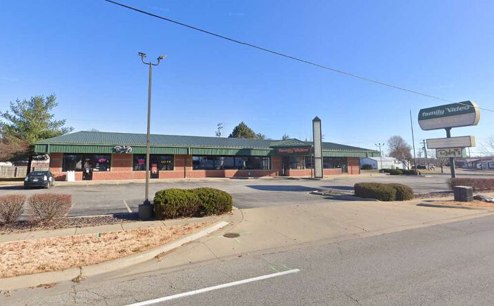 Pictures of Retail property located at 891-897 E Edwardsville Rd, Wood River, IL 62095 for lease - image #1