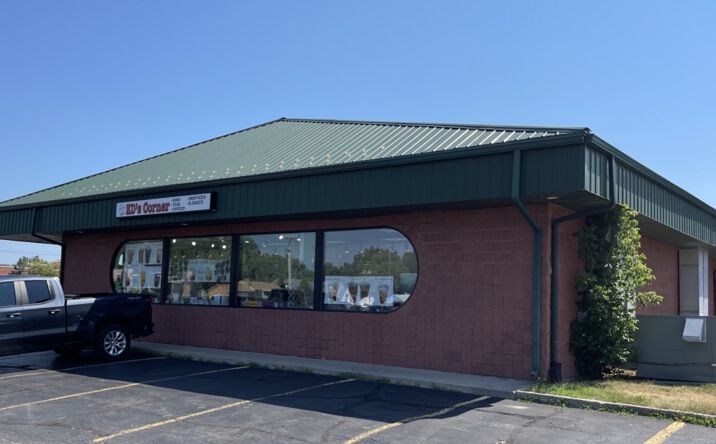 Pictures of Retail property located at 1552- 1554 E Pierson Rd, Flushing, MI 48433 for lease - image #1