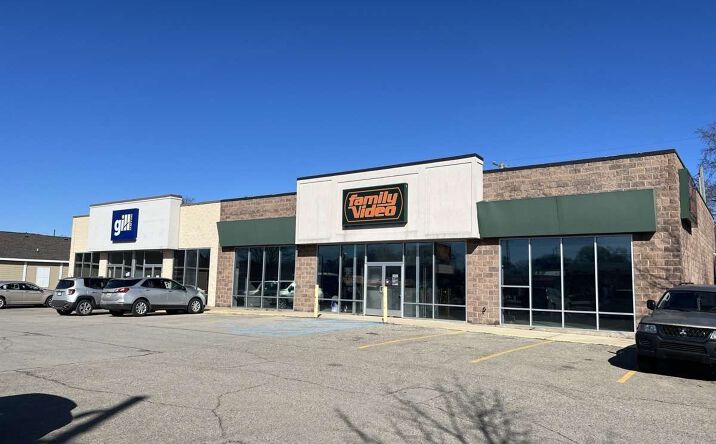 Pictures of Retail property located at 602 N Mitchell St, Cadillac, MI 49601 for lease - image #1