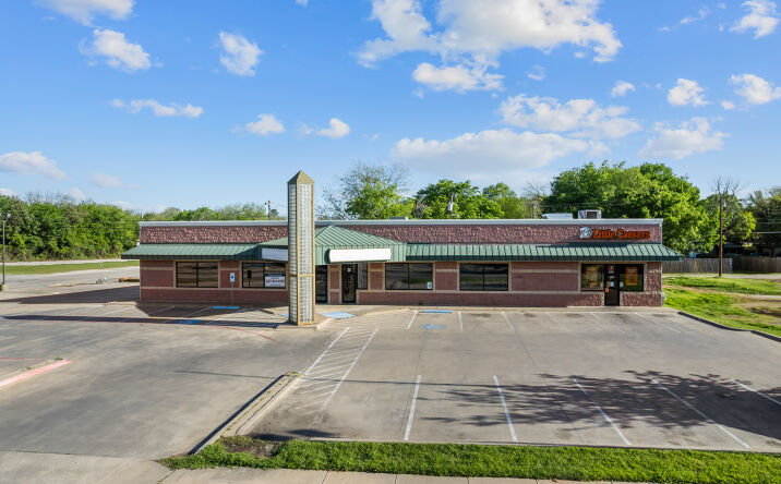 Pictures of Retail property located at 1431 W Morton St, Denison, TX 75020 for sales - image #1