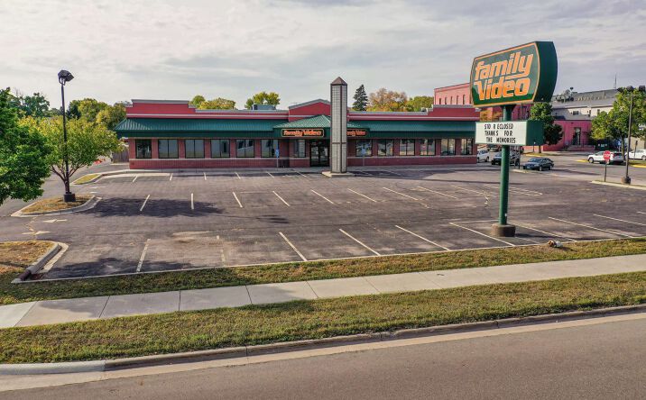Pictures of Retail property located at 108 1st Ave NE, Hutchinson, MN 55350 for lease - image #1