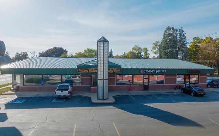 Pictures of Retail property located at 620 W Bremer Ave, Waverly, IA 50677 for lease - image #1