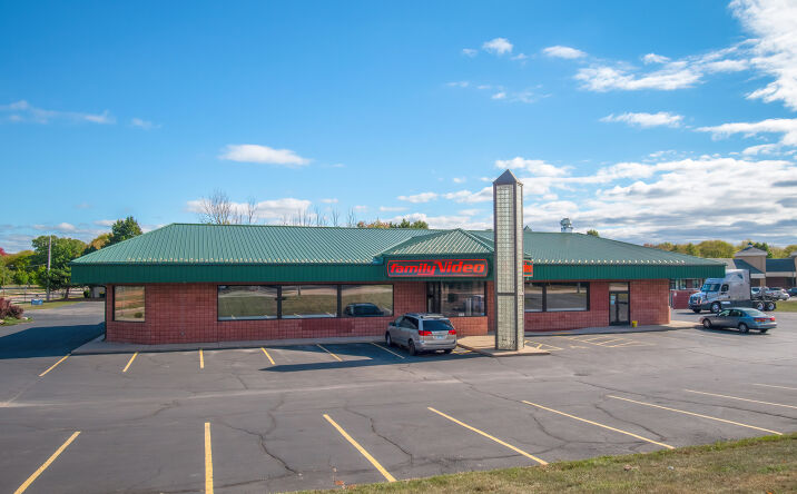 Pictures of Retail property located at 600 N Military Ave, Green Bay, WI 54303 for lease - image #1