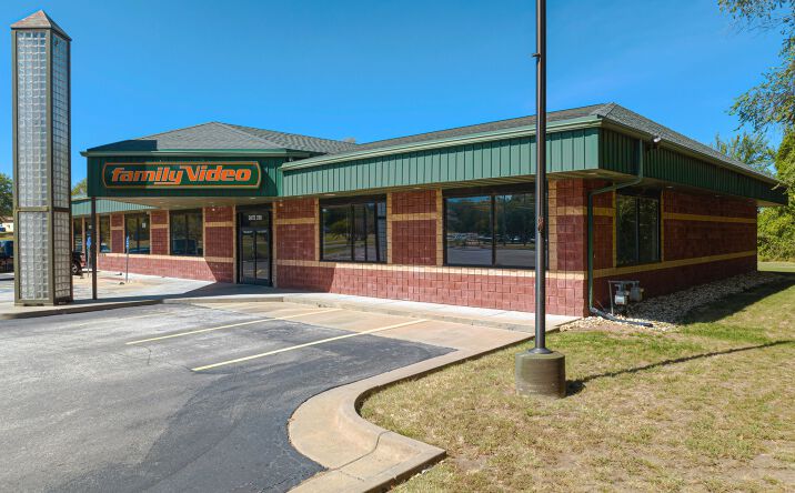 Pictures of Retail property located at 818 E Meadowlark Rd, Derby, KS 67037 for lease - image #1