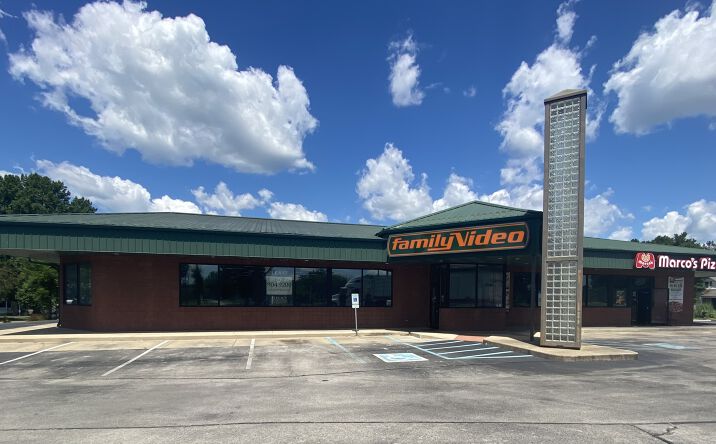 Pictures of Retail property located at 2011 Charlestown Rd, New Albany, IN 47150 for lease - image #1