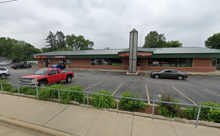 Pictures of Retail property located at 1005 W Galena Ave, Freeport, IL 61032 for lease - image #1