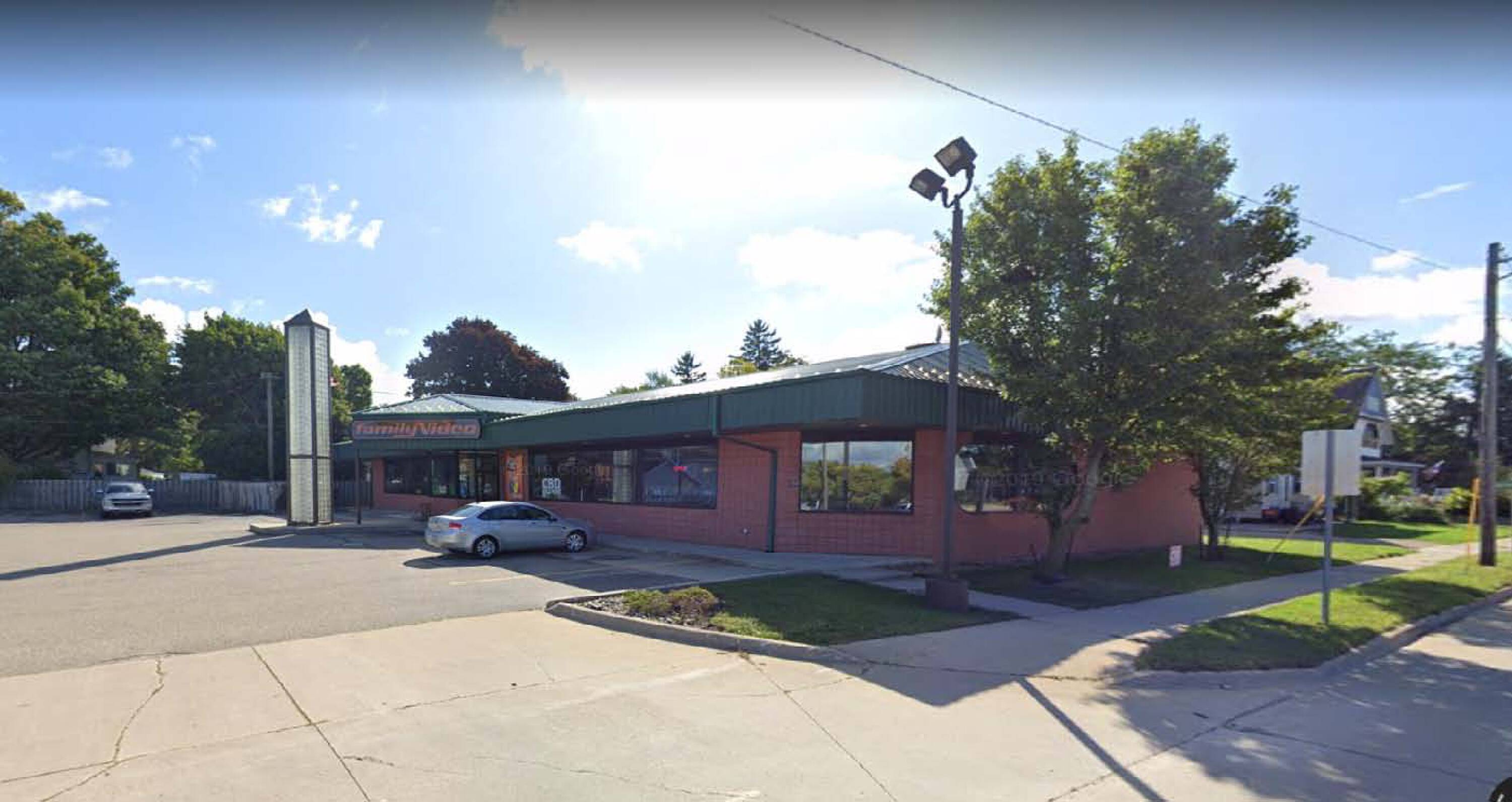 359 Broadway St, South Haven, MI 49090 - Retail Space for Lease