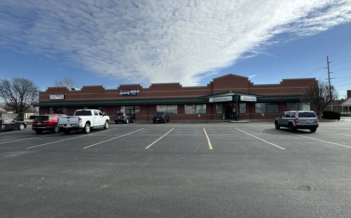 Pictures of Retail property located at 504 N Green St, Henderson, KY 42420 for lease - image #1