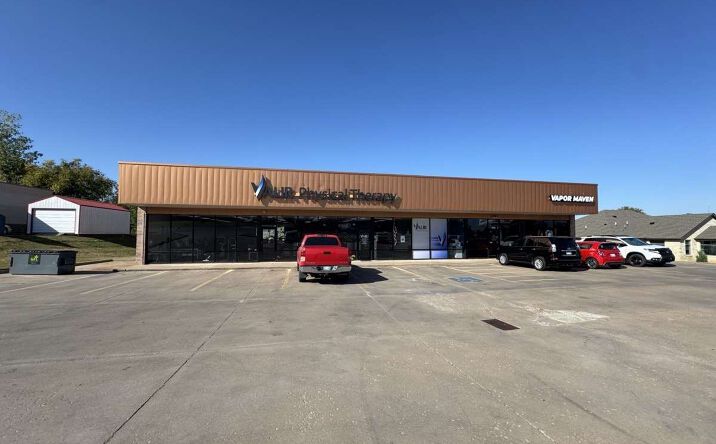 Pictures of Retail property located at 1735 N Green Ave, Purcell, OK 73080 for lease - image #1
