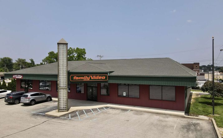 Pictures of Retail, Restaurant property located at 6 S State St, North Vernon, IN 47265 for lease - image #1