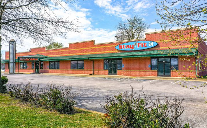Pictures of Retail property located at 1212 J R Miller Blvd, Owensboro, KY 42303 for lease - image #1
