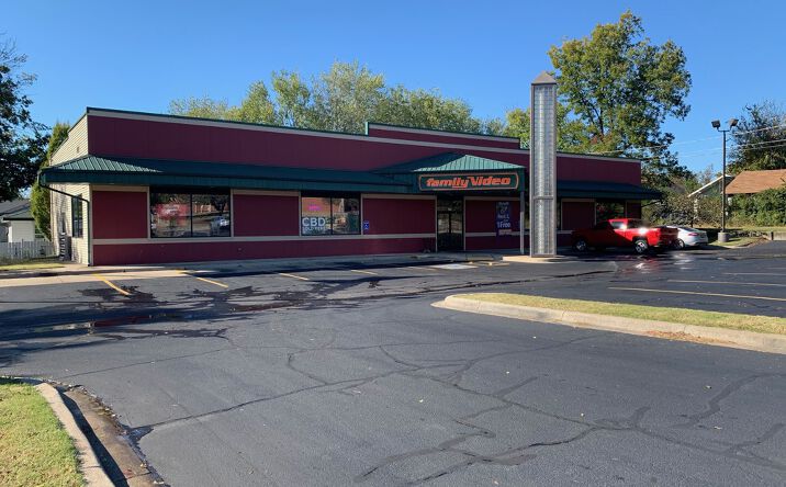 Pictures of Retail property located at 222 S. Mission, Sapulpa, OK 74066 for lease - image #1