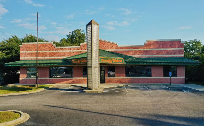 Pictures of Retail property located at 7 N Guignard Dr, Sumter, SC 29150 for lease - image #1