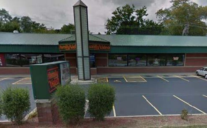 Pictures of Retail property located at 3242 Sheridan Rd, Zion, IL 60099 for lease - image #1