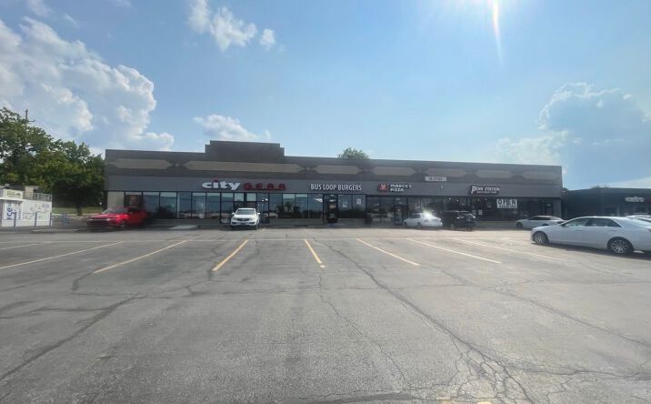 Pictures of Retail property located at 10460 St Charles Rock Rd, St Ann, MO 63074 for lease - image #1