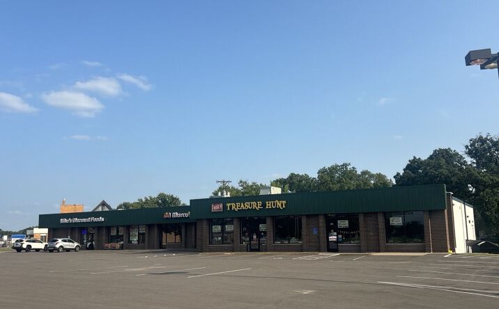 Pictures of Retail property located at 504 E River Rd, Anoka, MN 55303 for lease - image #1