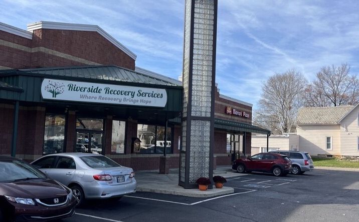 Pictures of Retail property located at 408 Coshocton Ave, Mount Vernon, OH 43050 for lease - image #1