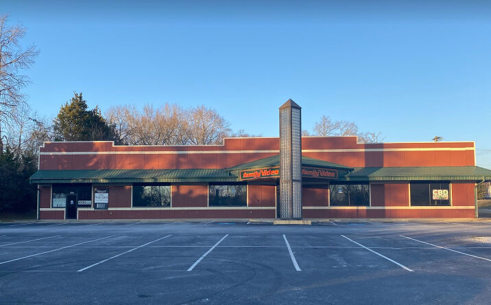 Pictures of Retail property located at 627 E Main St, Laurens, SC 29360 for lease - image #1