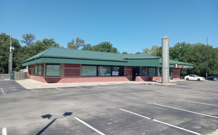 Pictures of Retail property located at 1001 N Main St, Newton, KS 67114 for lease - image #1