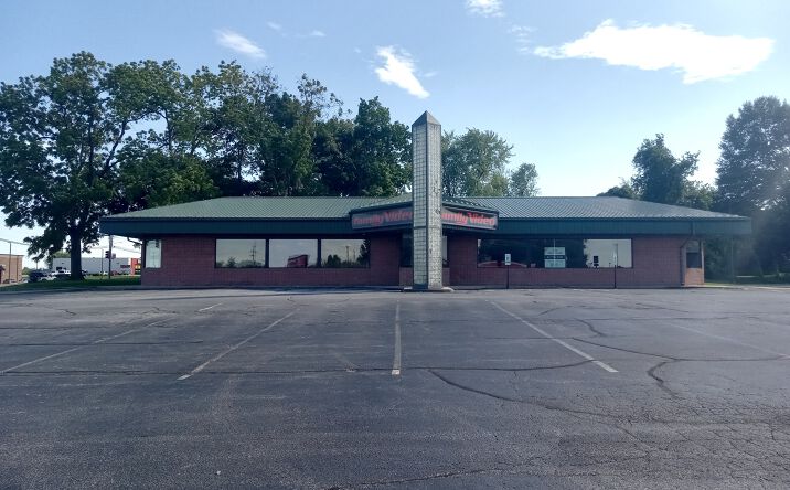 Pictures of Retail property located at 100 Plaza Dr, Waterloo, IL 62298 for lease - image #1