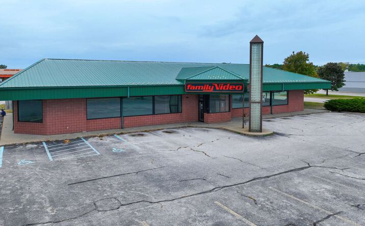 Pictures of Retail property located at 2669 Henry St, Muskegon Crossing, MI 49441 for lease - image #1