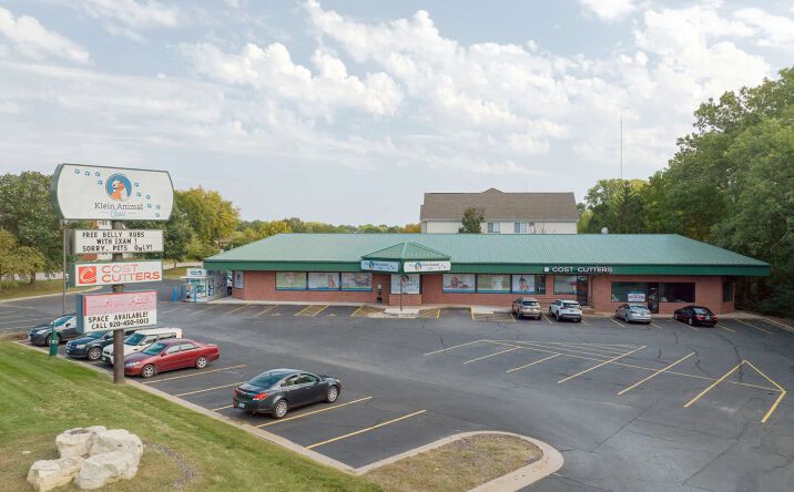 Pictures of Retail property located at 2925 18th St, Bettendorf, IA 52722 for lease - image #1