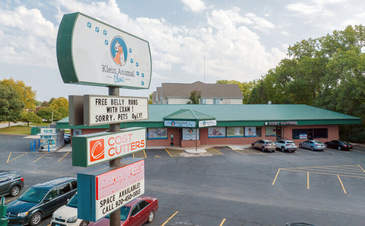 Pictures of Retail property located at 2925 18th St, Bettendorf, IA 52722 for lease - image #1
