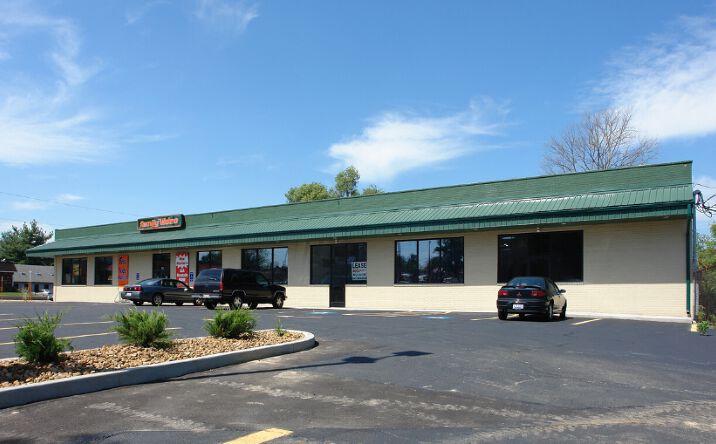Pictures of Retail property located at 231 N Main St, Niles, OH 44446 for lease - image #1