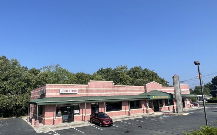Pictures of Retail property located at 4908 Reynolda Rd, Winston-Salem, NC 27106 for lease - image #1