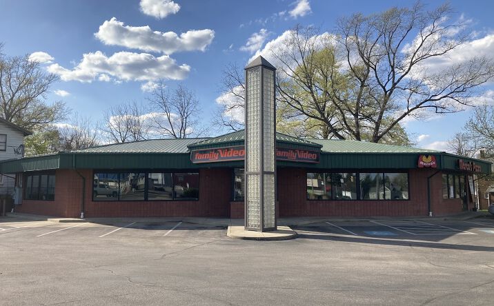 Pictures of Retail property located at 2072 Midlothian Blvd, Youngstown, OH 44502 for lease - image #1