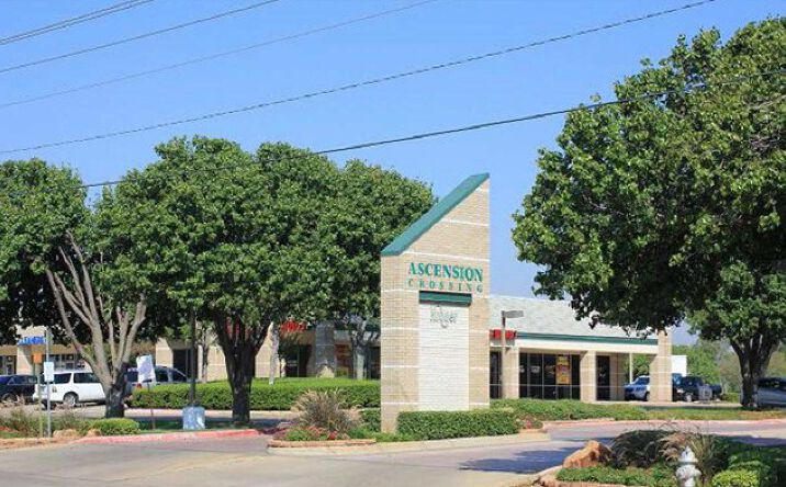 Pictures of Retail property located at 1861 Brown Blvd, Arlington, TX 76006 for lease - image #1
