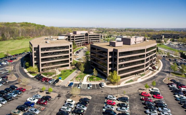 Pictures of Office property located at 6050-6150 Oak Tree Blvd, Independence, OH 44131 for sales - image #1