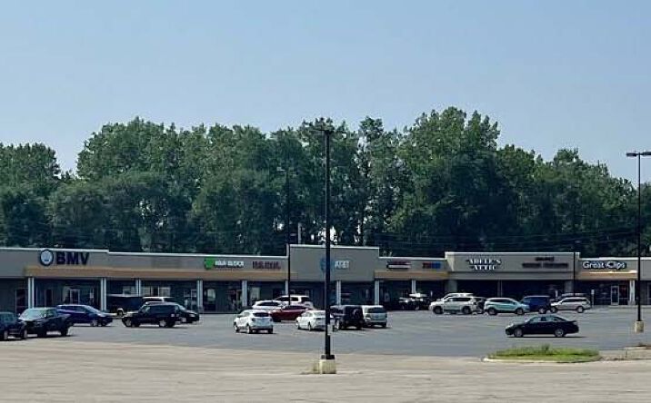 Pictures of Retail property located at 3620 - 3656 Commerce Drive, Warsaw, IN 46580 for lease - image #1