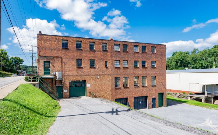 Pictures of Office property located at 1114 Speedway Ave, Fairmont, WV 26554 for lease - image #1