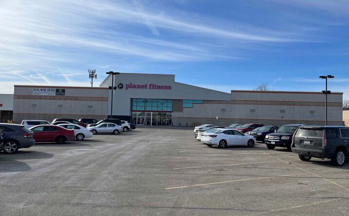Pictures of Retail property located at 4401 16th St, Moline, IL 61265 for lease - image #1