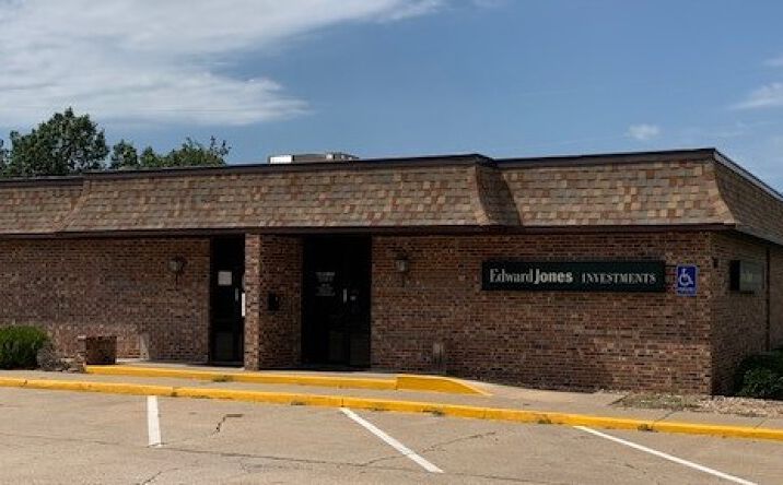 Pictures of Office property located at 1518 E Iron Ave, Salina, KS 67401 for lease - image #1