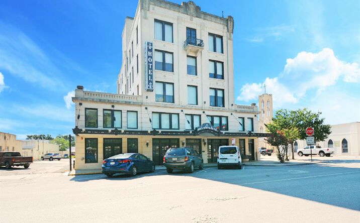 Pictures of Office property located at 217 S River St, Seguin, TX 78155 for lease - image #1