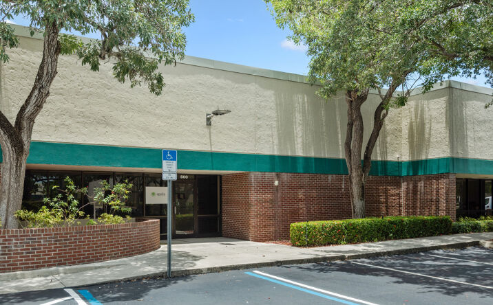Pictures of Industrial property located at 2975 Horseshoe Dr S, Naples, FL 34104 for lease - image #1
