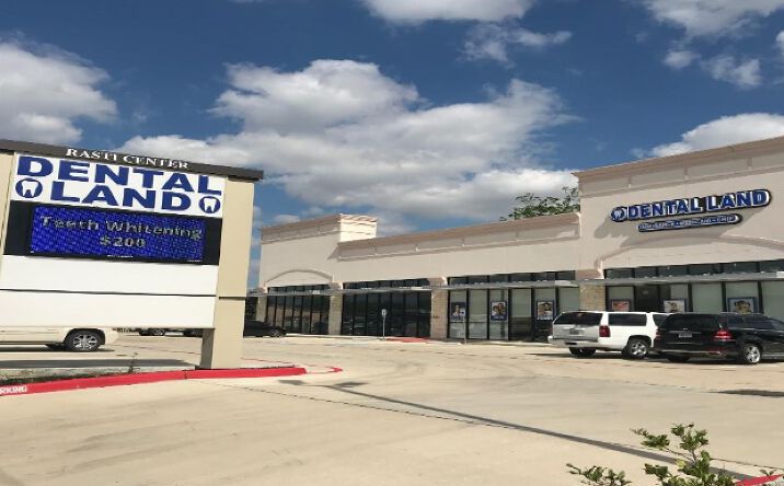 Pictures of Retail property located at 2525 Southmore Ave, Pasadena, TX 77502 for lease - image #1