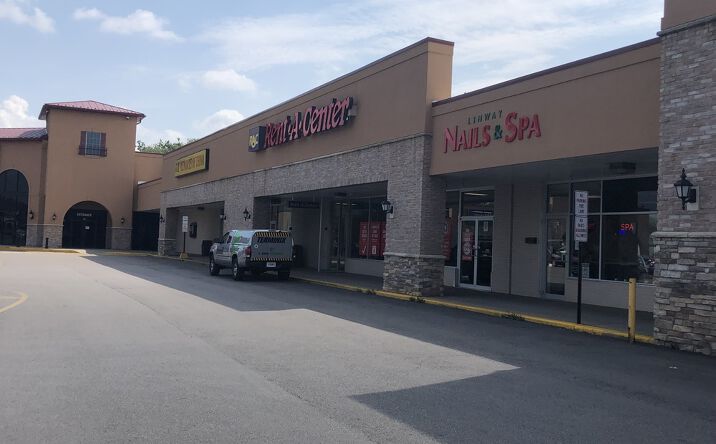 Pictures of Retail property located at 508 W Lincoln Ave, Goshen, IN 46526 for lease - image #1