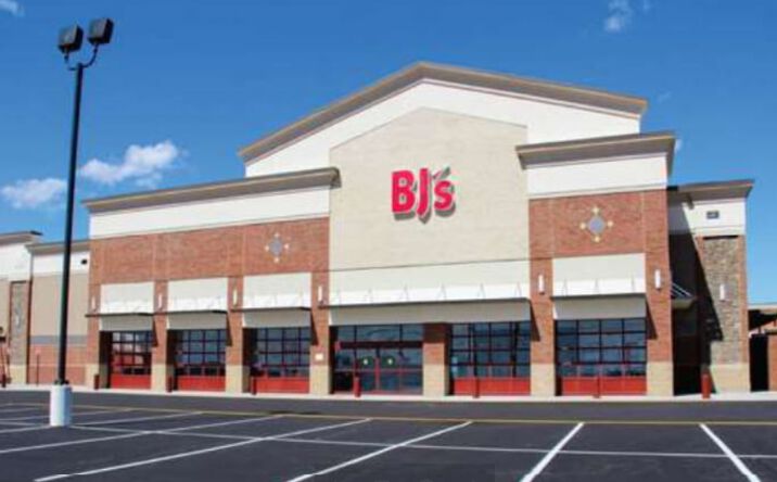 Pictures of Retail property located at 208 N Center Dr, North Brunswick Township, NJ 08902 for lease - image #1