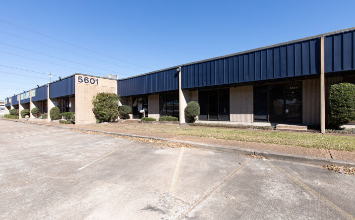 Pictures of Industrial property located at Plaza Southwest, Houston, TX 77036 for lease - image #1