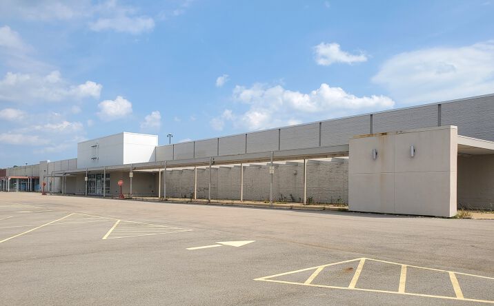 Pictures of Retail property located at 1501 Sandy Hollow Rd, Rockford, IL 61109 for lease - image #1