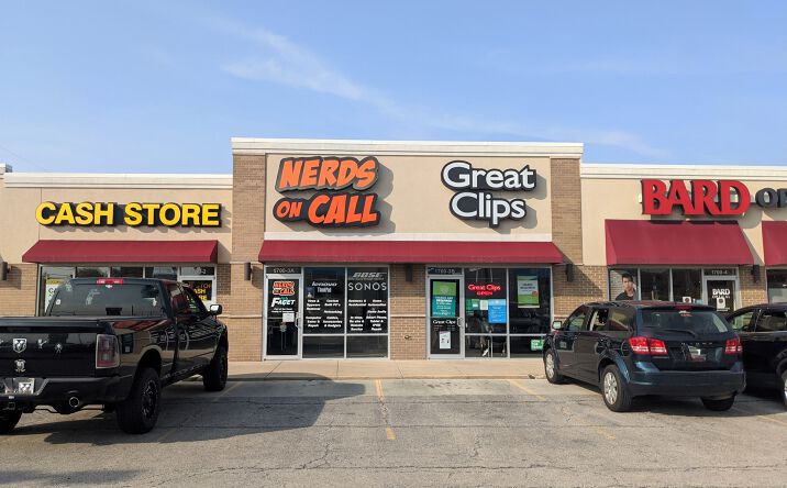 Pictures of Retail property located at 1700 Parkway Plaza Dr, Normal, IL 61761 for lease - image #1