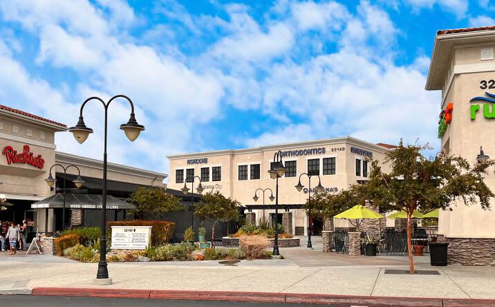 Pictures of Retail, Restaurant property located at 32140 Temecula Pwky, Temecula, CA 92592 for lease - image #1