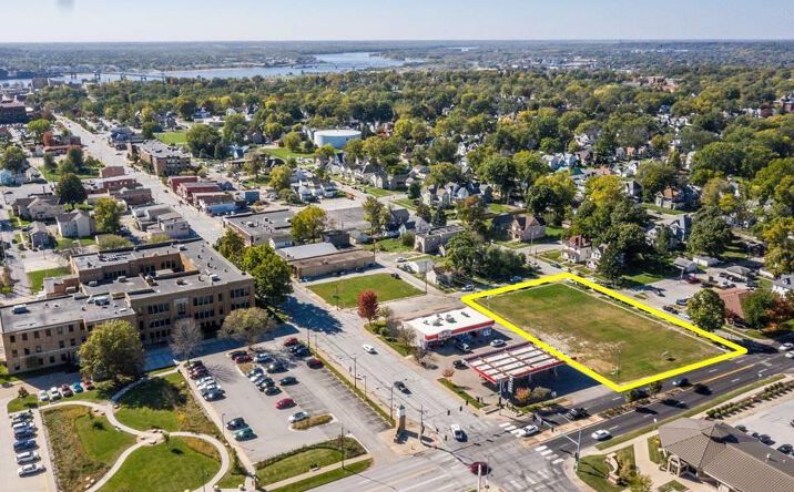 Pictures of Retail, Office, Land, Restaurant property located at 321 w locust street, Davenport, IA 52803 for lease - image #1