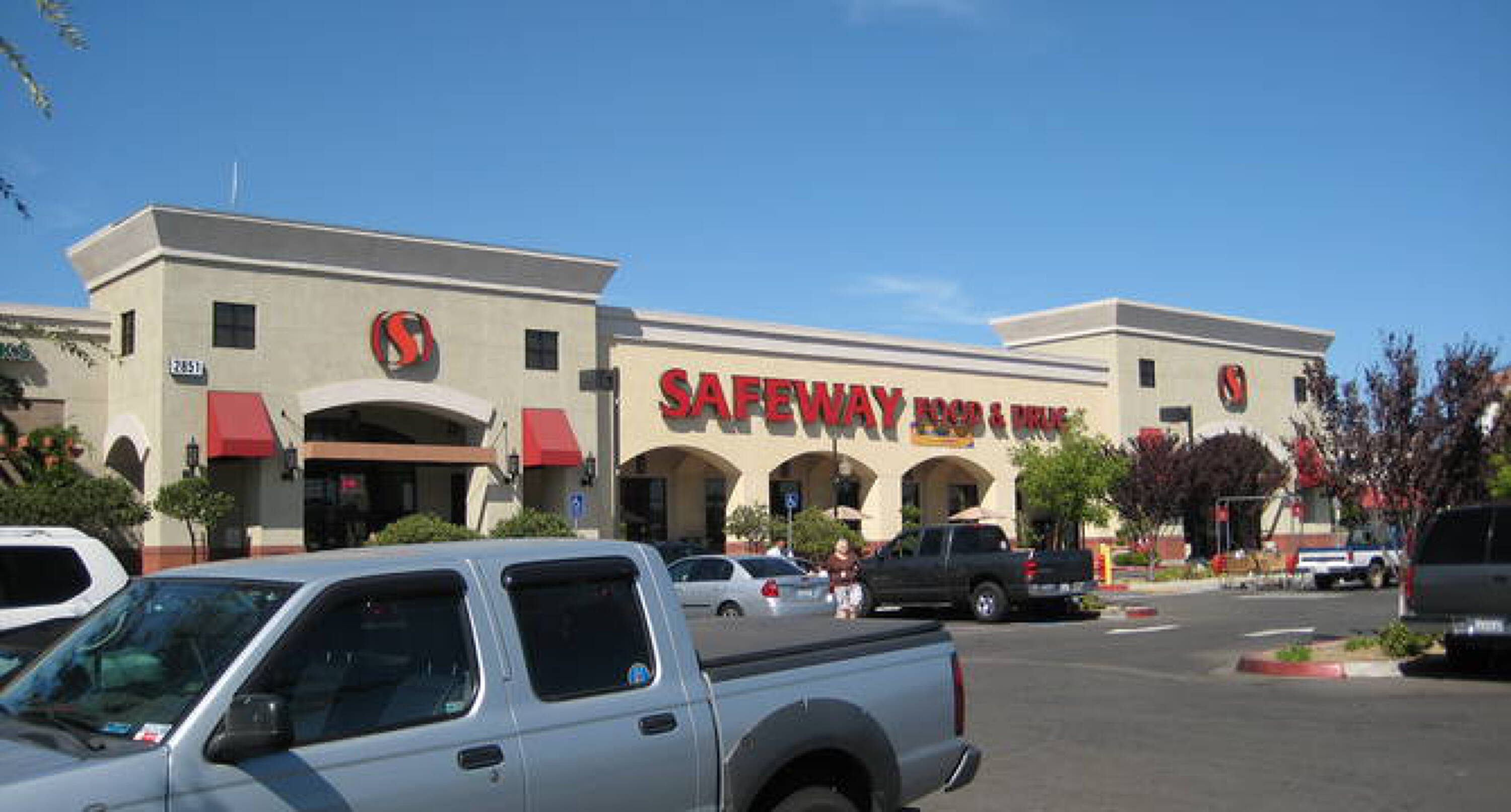 2851 Del Paso Rd, Sacramento, CA 95815